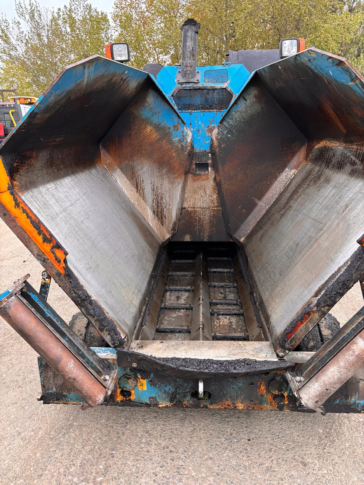 Caterpillar AP300D (8)