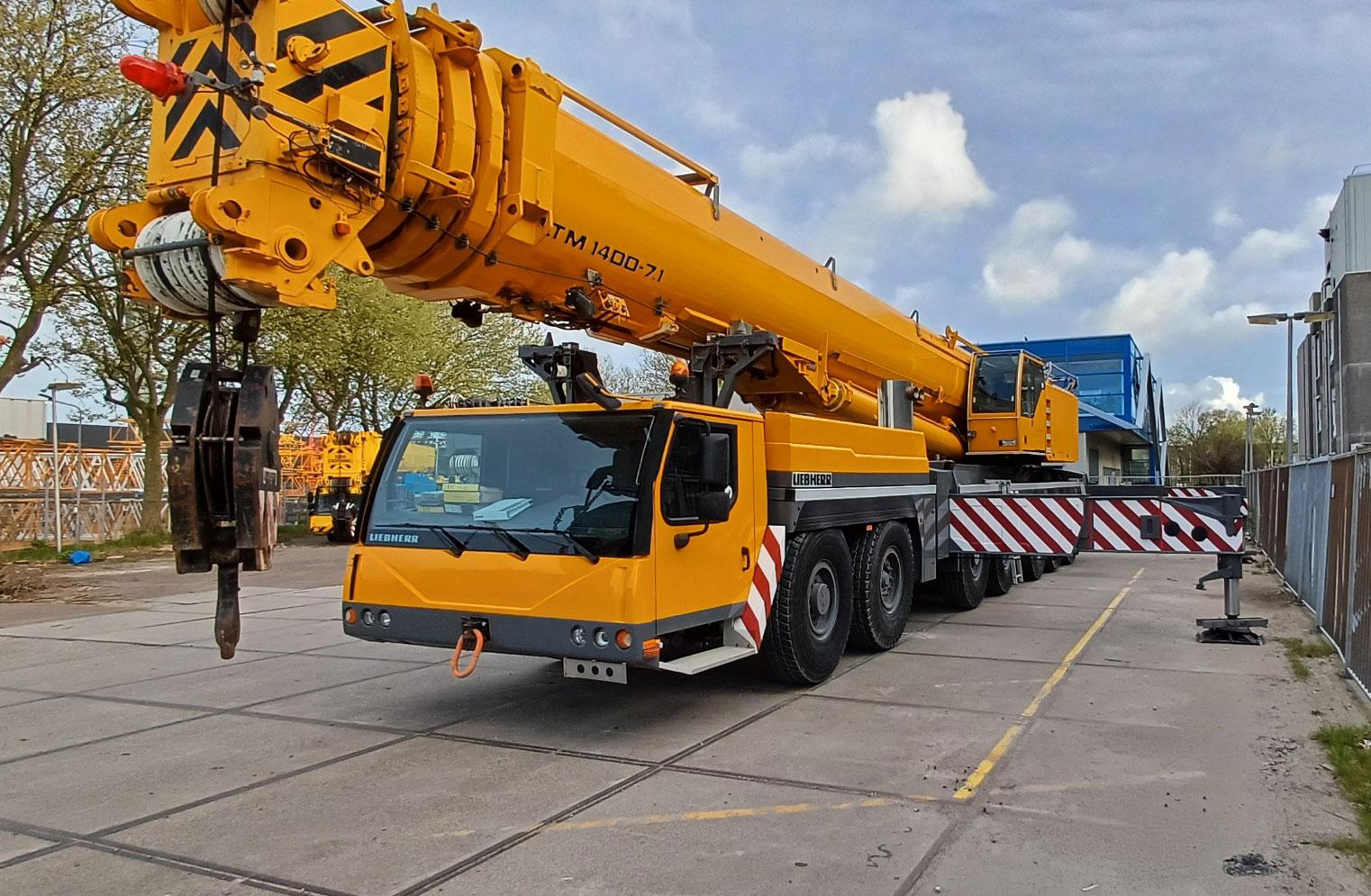 Liebherr LTM 1400-7.1 (1)