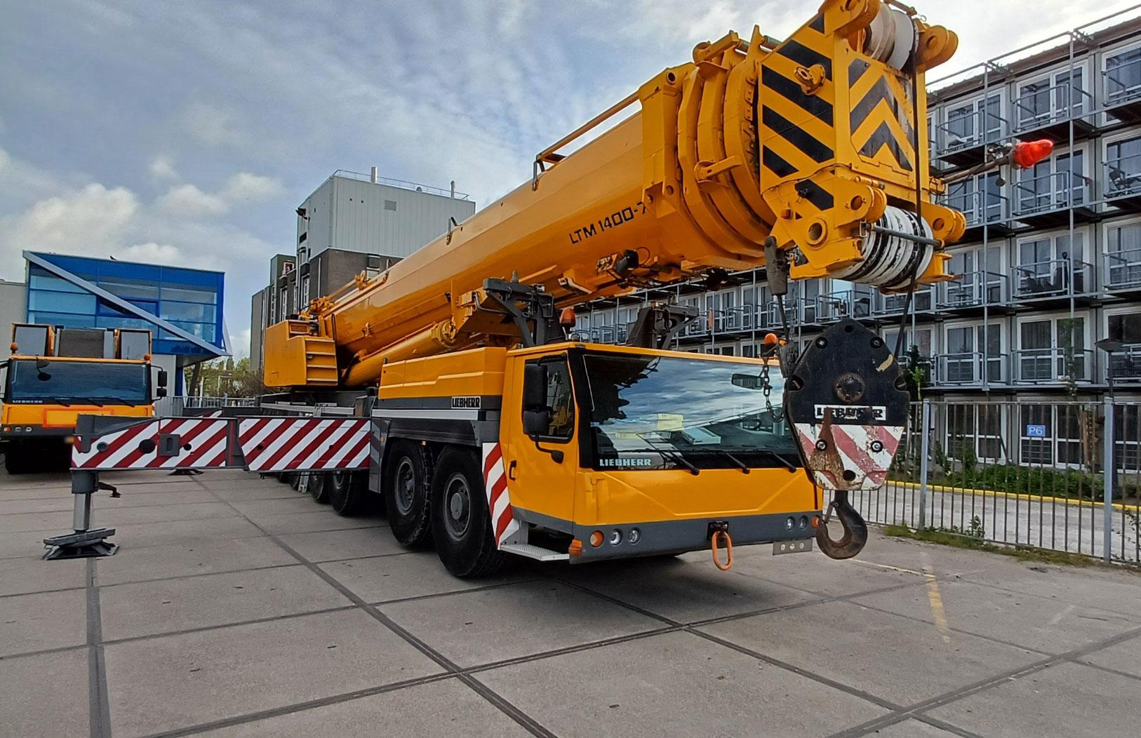 Liebherr LTM 1400-7.1 (2)