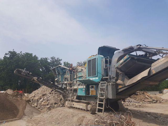 Powerscreen Trakpactor 320 (1)